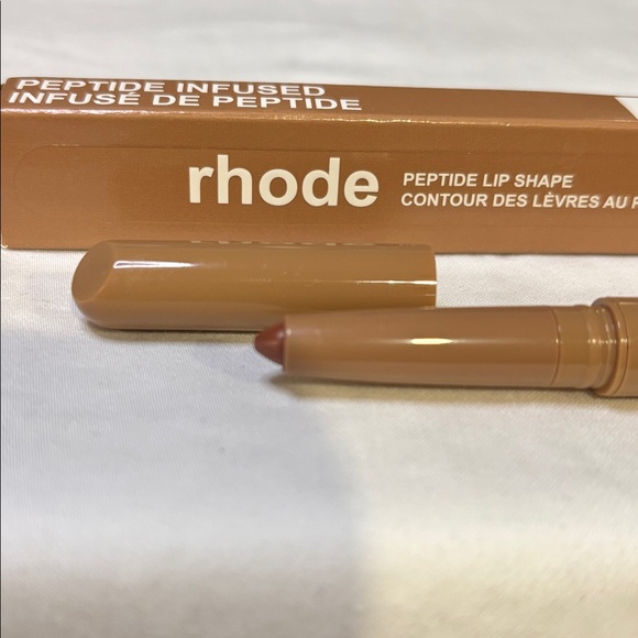 Buyer’s choice: RHODE Peptide Lip Shape - bend, lunge, stretch, flex - Picture 4 of 9